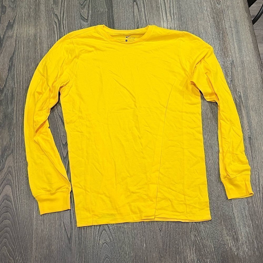 NWOT Nike Dri-Fit Mens Tee Long Sleeve Crewneck Athletic Cut Pullover Yellow M